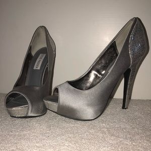 Steve Madden Silver Pumps
